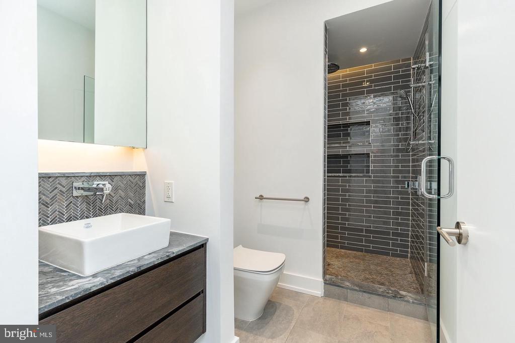 725 CHESTNUT STREET Unit: 2