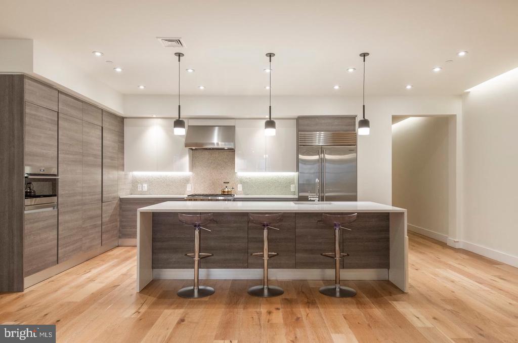 725 CHESTNUT STREET Unit: 2