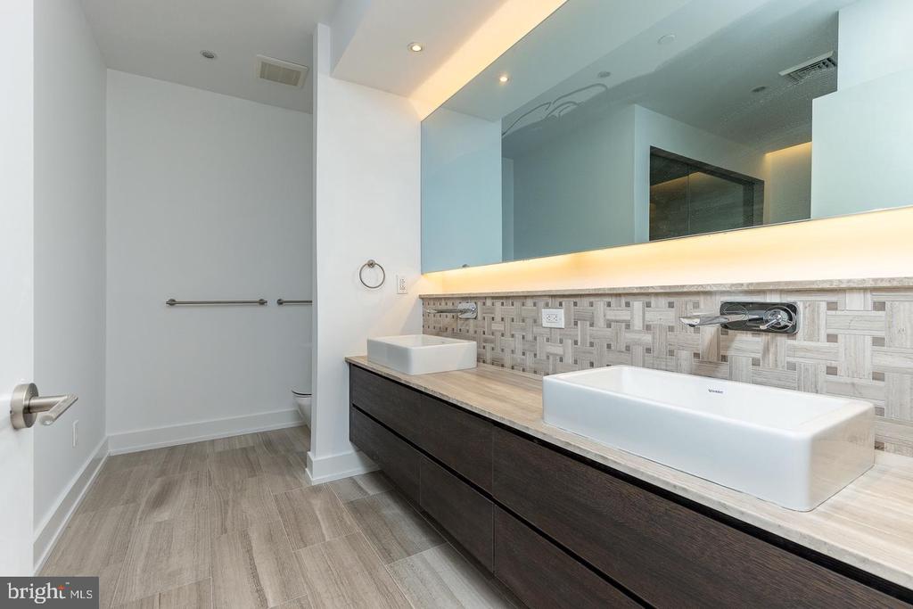 725 CHESTNUT STREET Unit: 2