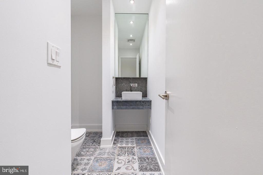 725 CHESTNUT STREET Unit: 2