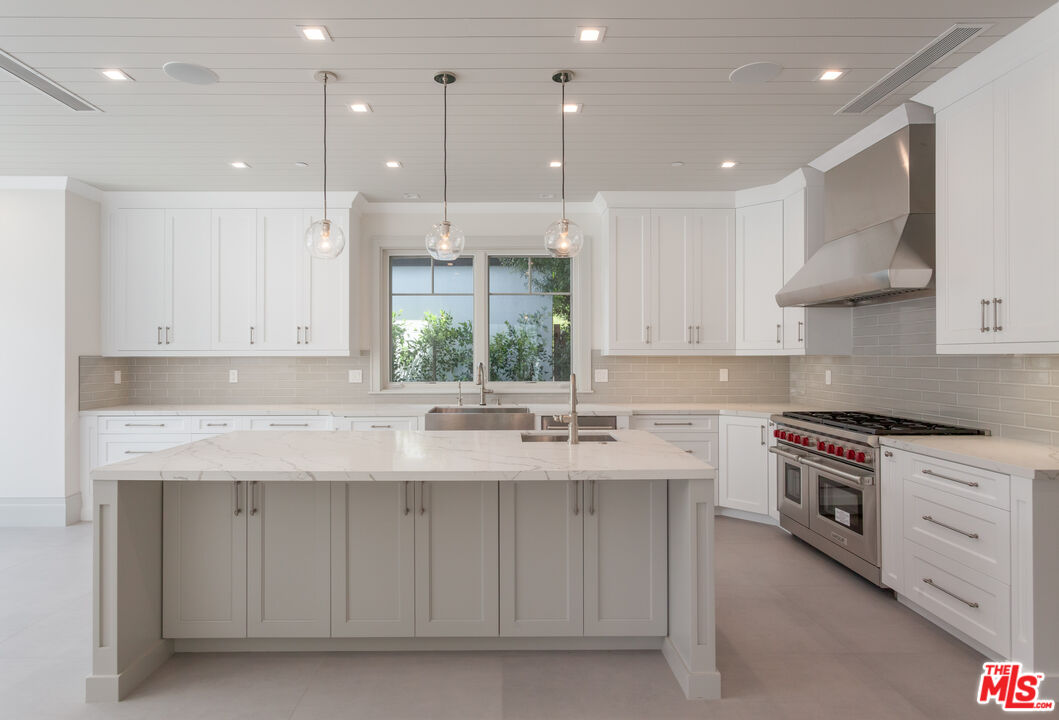 135 S Carmelina Ave