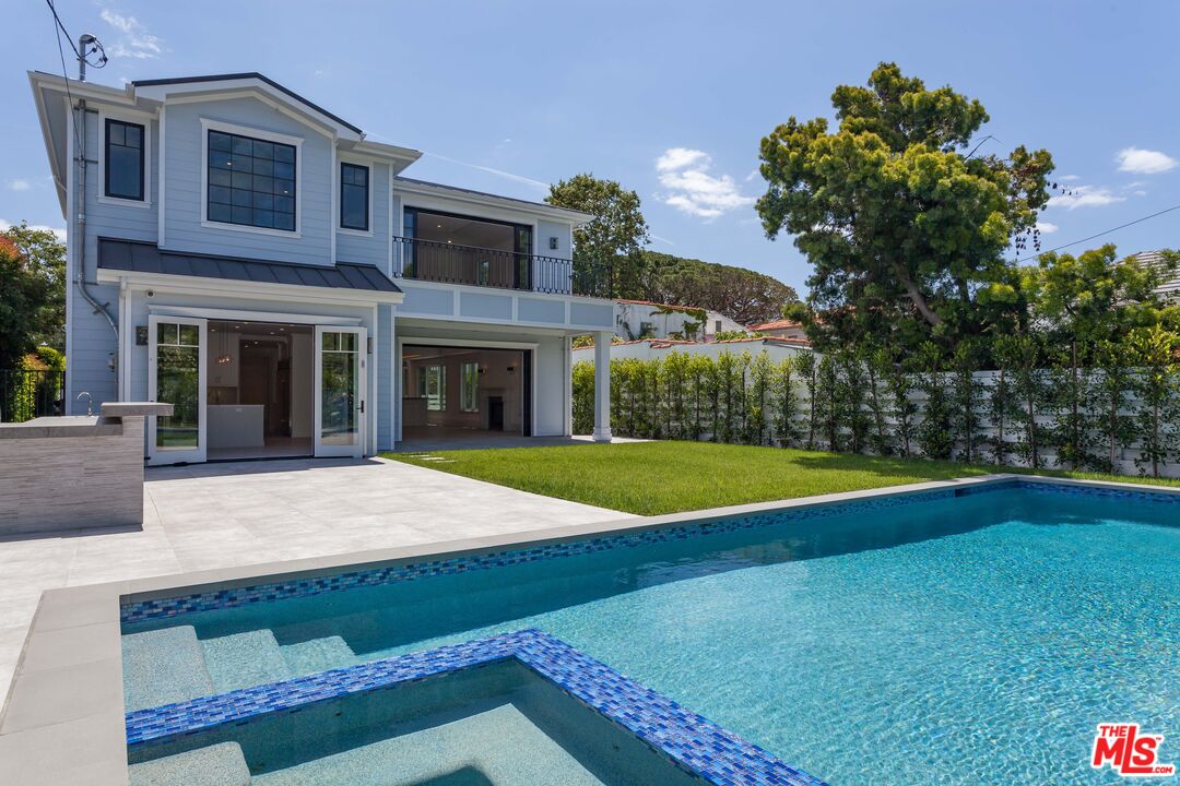 135 S Carmelina Ave