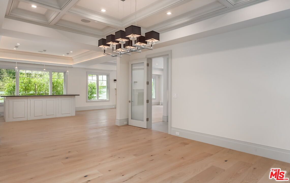 135 S Carmelina Ave