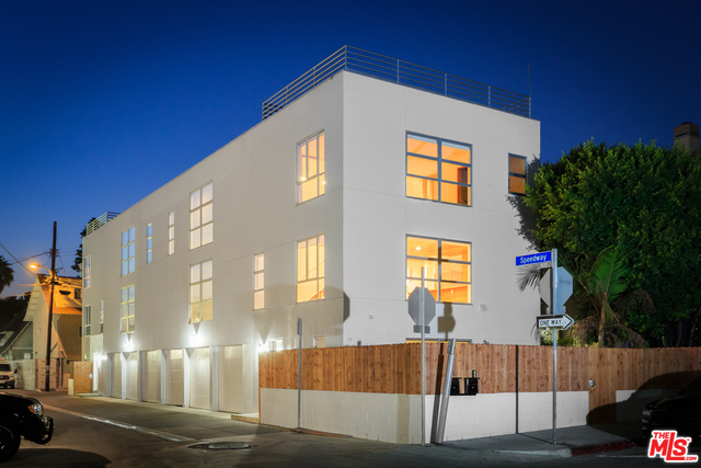 15 Brooks Ave Unit: A