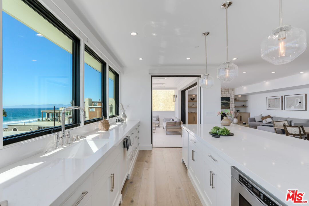 4314 Ocean Dr
