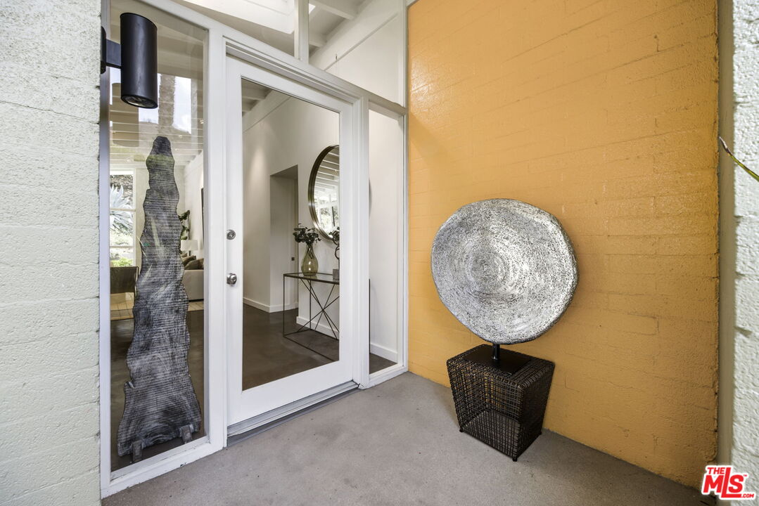 3370 Mandeville Canyon Rd