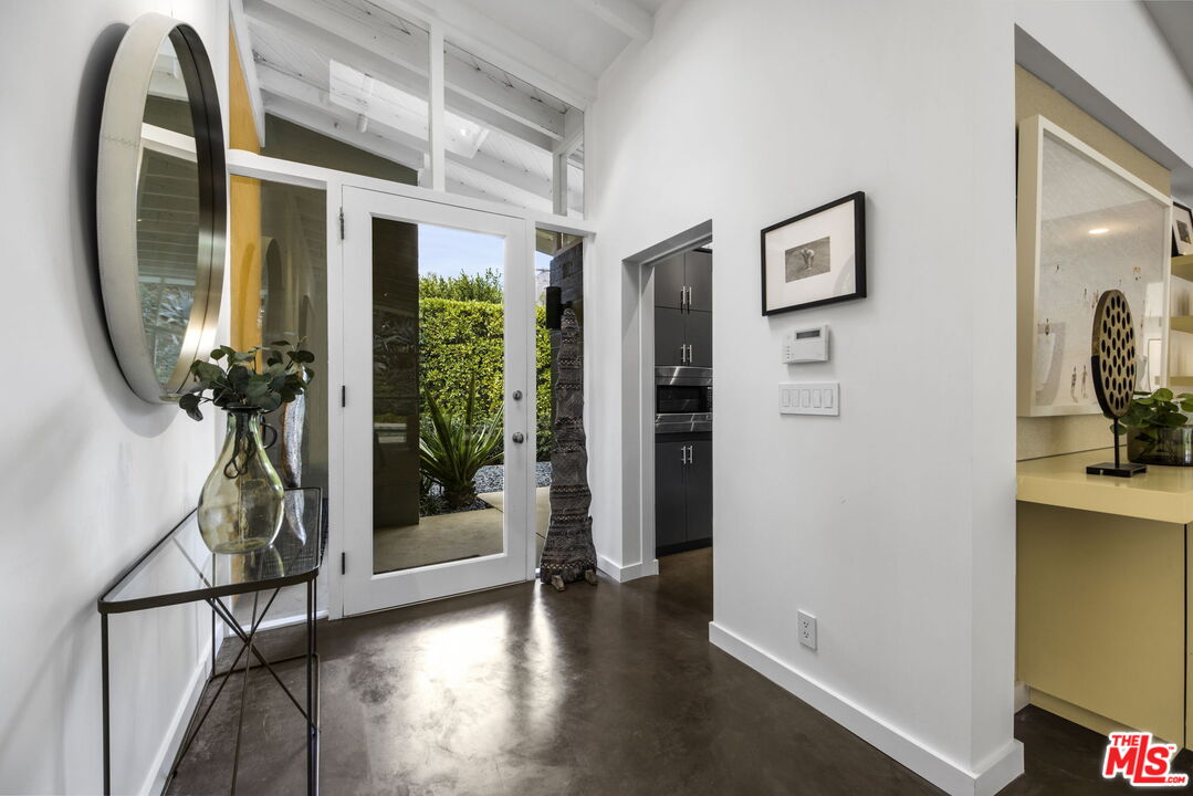 3370 Mandeville Canyon Rd