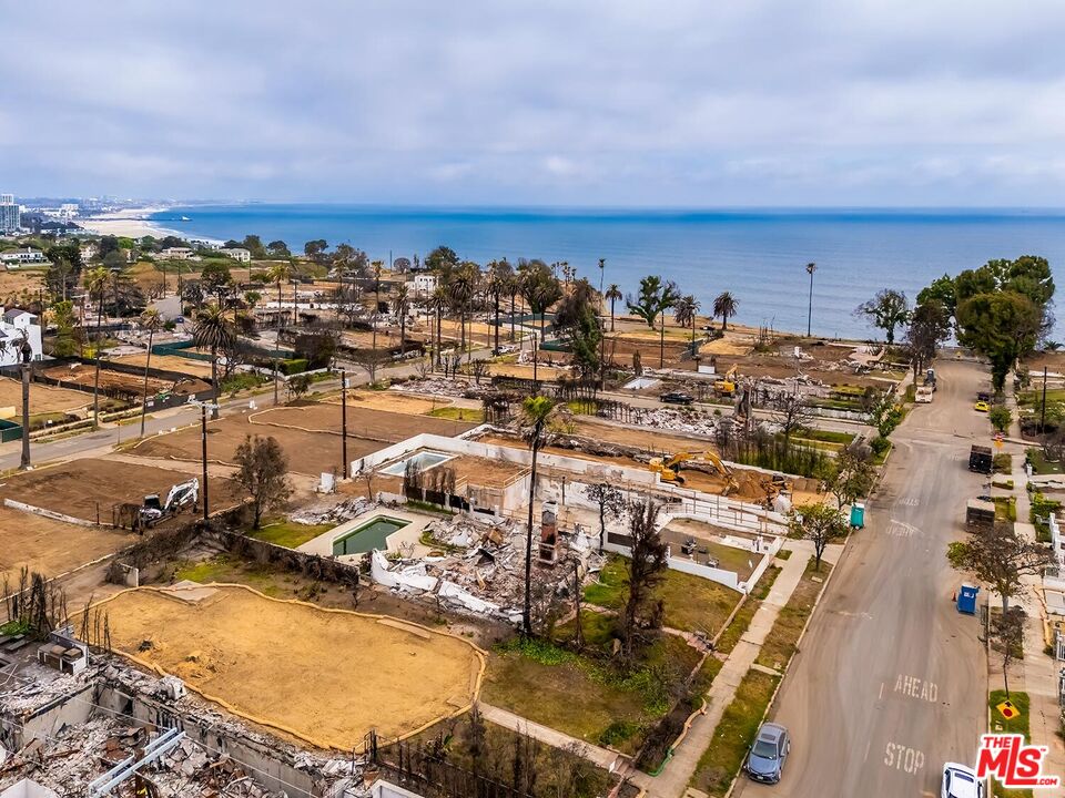 428 Via De La Paz