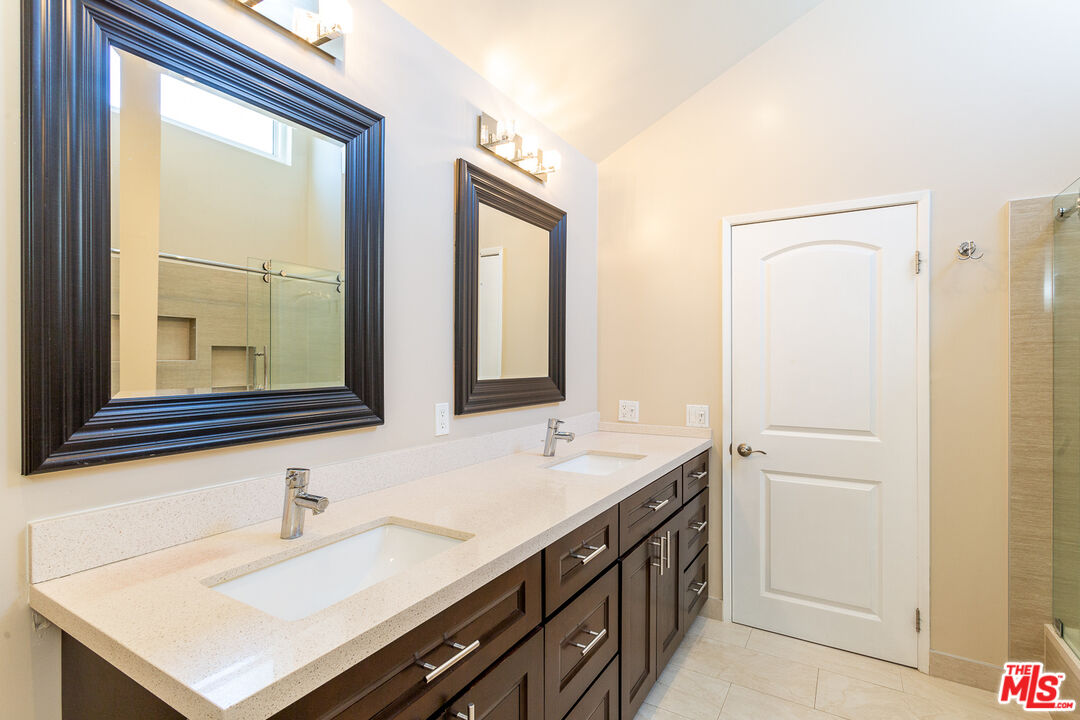 910 19th St Unit: 11