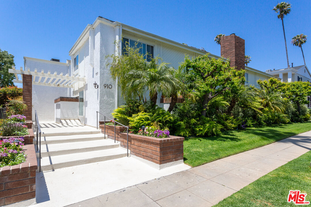 910 19th St Unit: 11