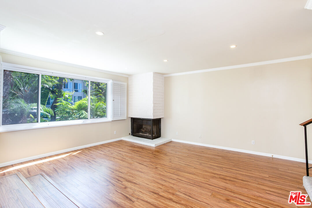 910 19th St Unit: 11