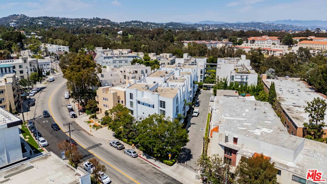 520 S Barrington Ave Unit: 117
