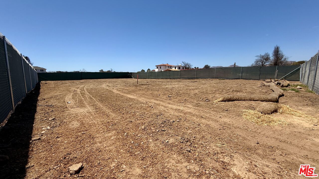 745 Toyopa Dr