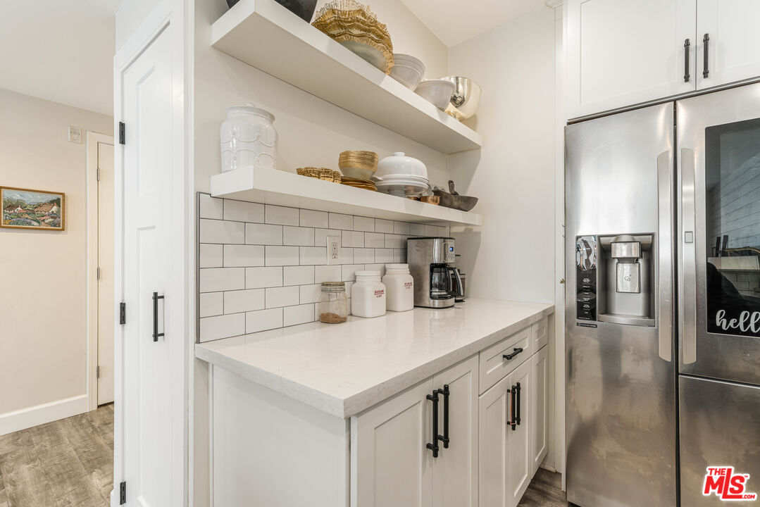520 S Barrington Ave Unit: 117