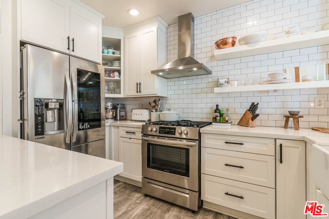 520 S Barrington Ave Unit: 117