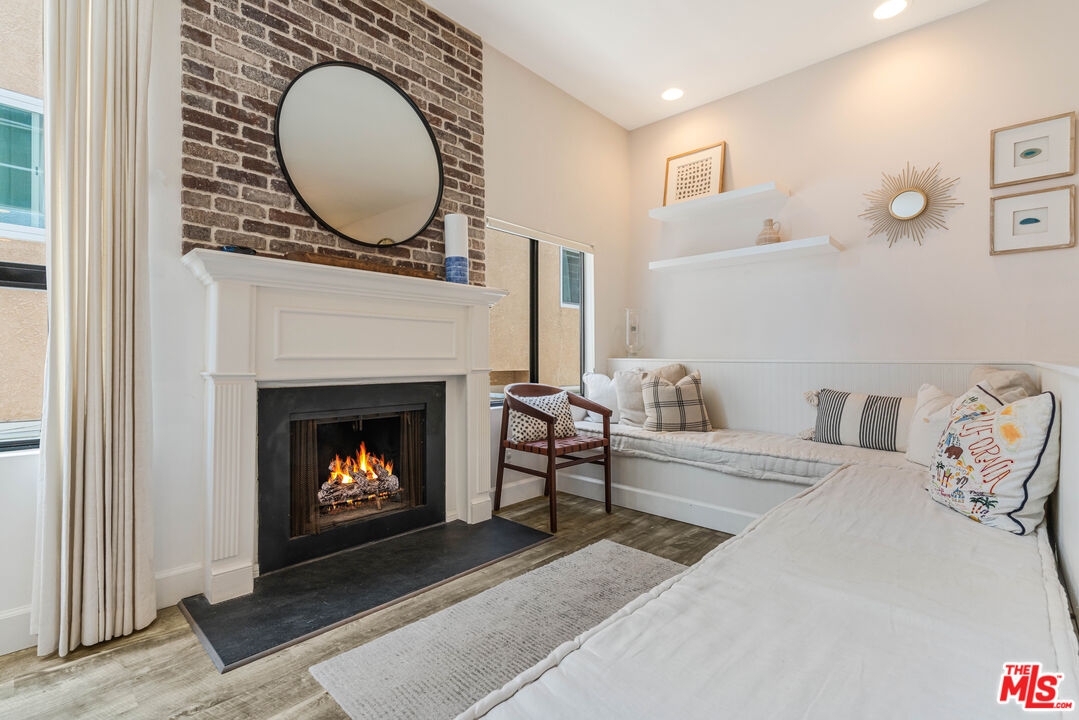 520 S Barrington Ave Unit: 117