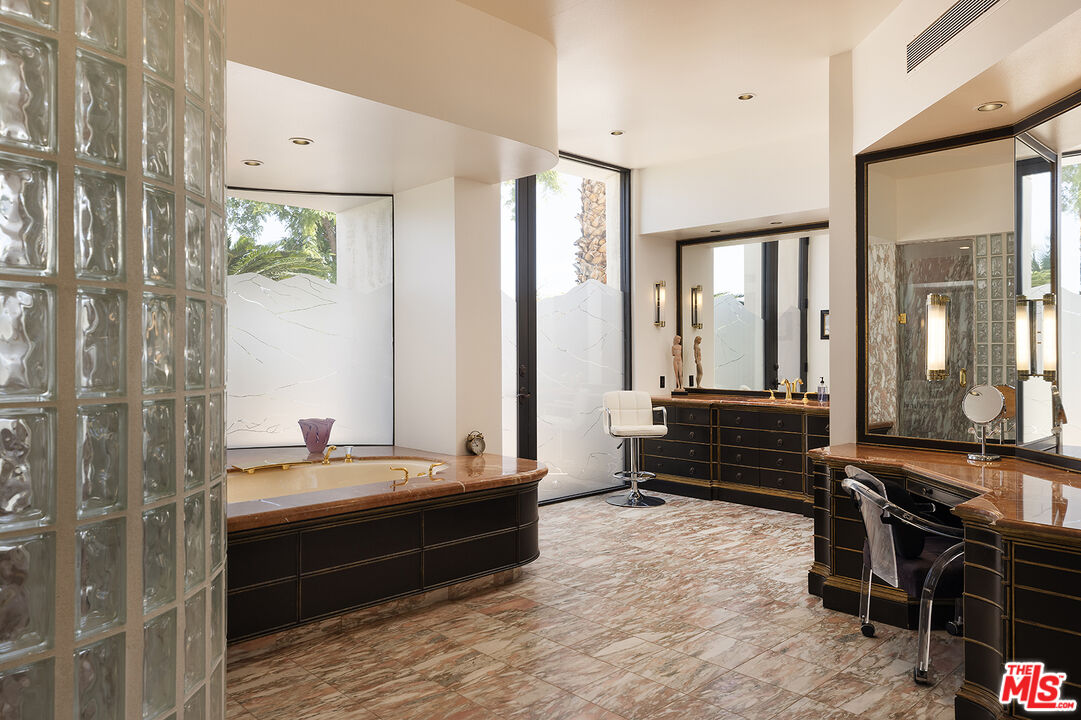 70418 Placerville Rd