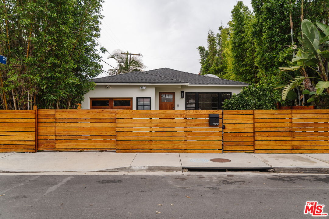 2433 Wilson Ave