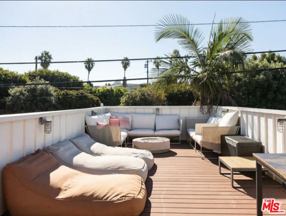 2433 Wilson Ave
