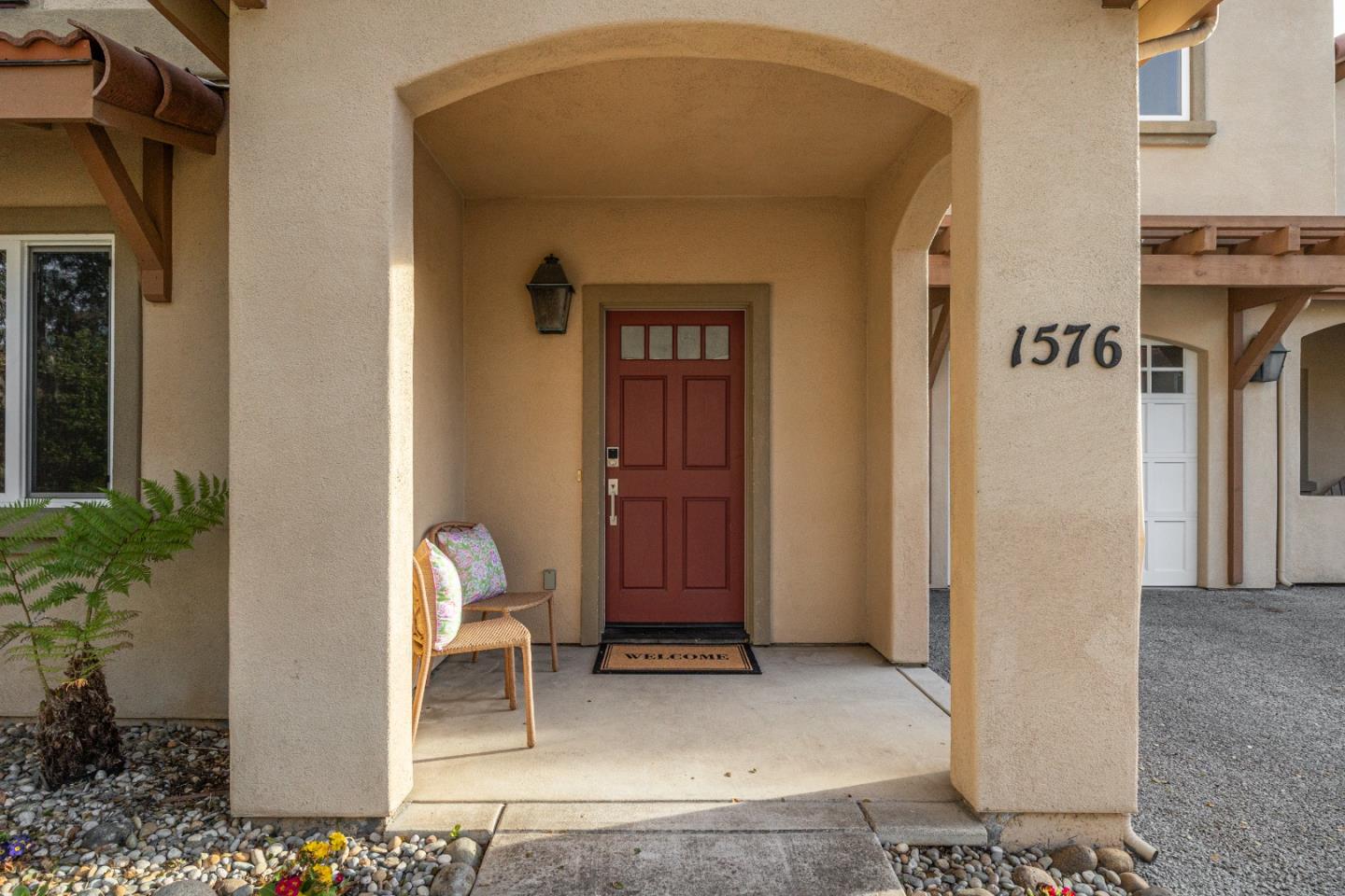 1576 Heritage Lane