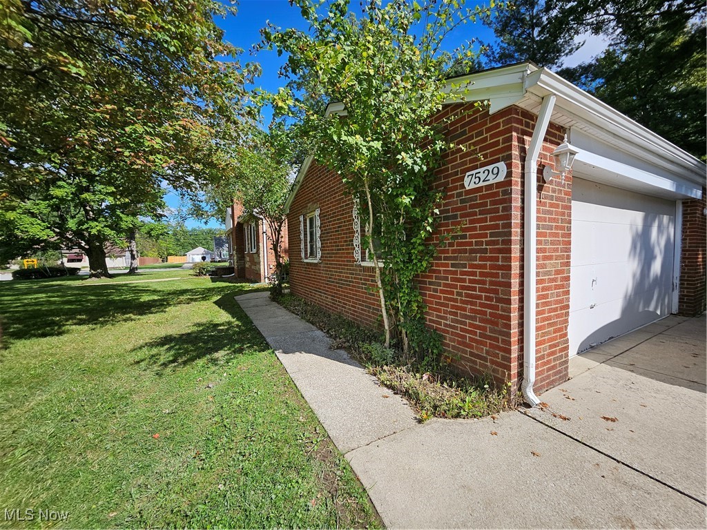 7529 Mapleway Drive