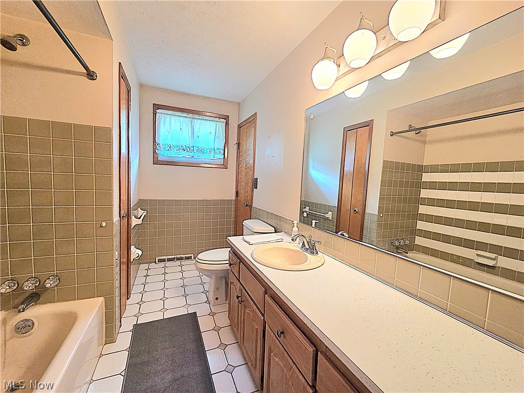 1423 Roanoke Drive