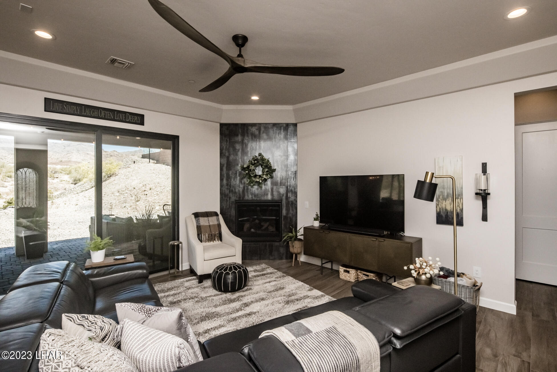 8023 Corte Del Desierto