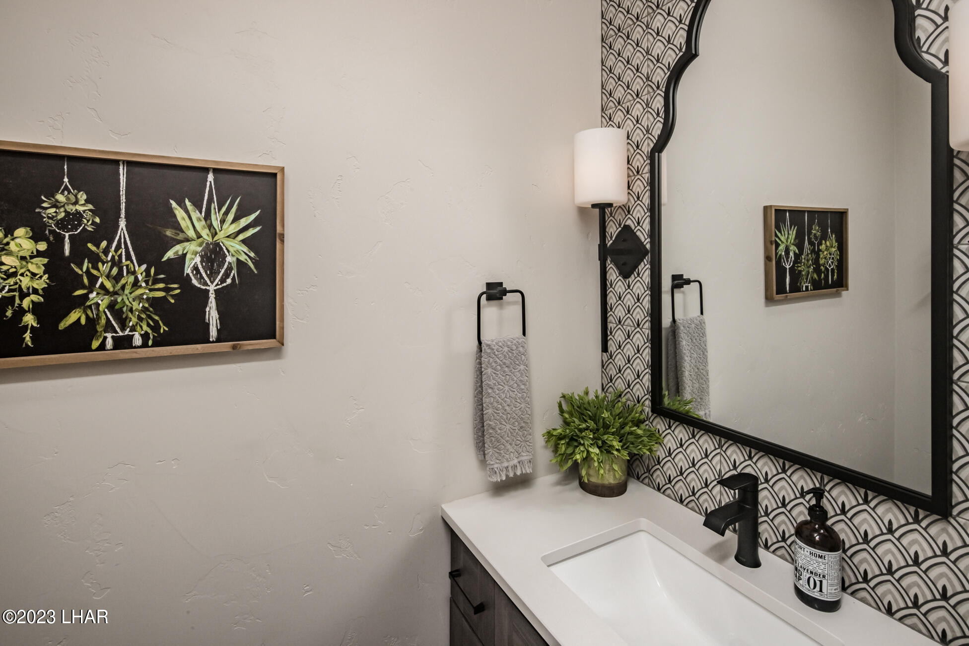 8023 Corte Del Desierto