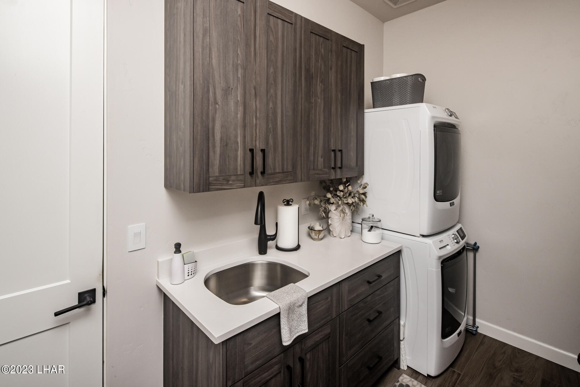 8023 Corte Del Desierto