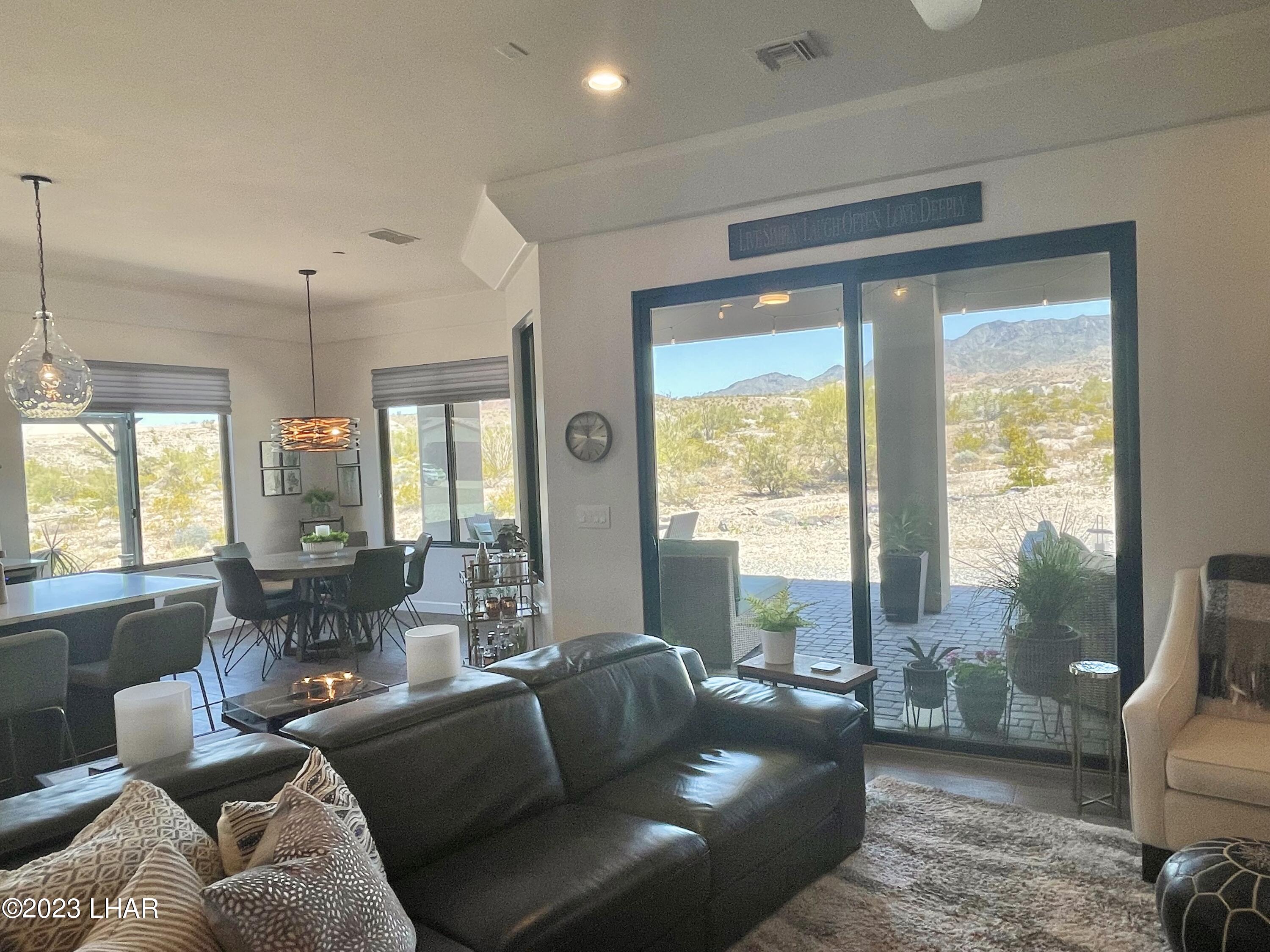 8023 Corte Del Desierto