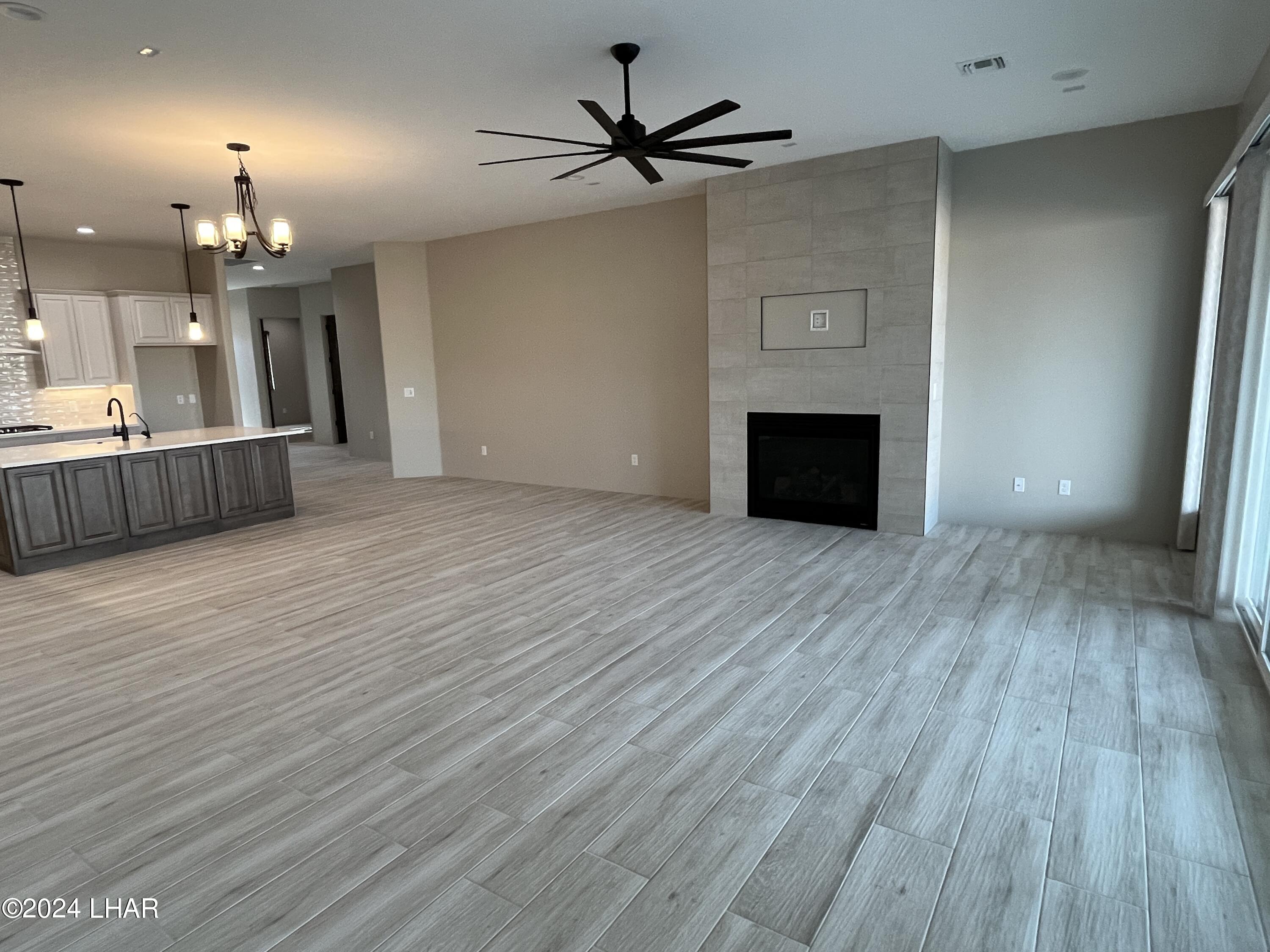 1731 E Persimmon Ave