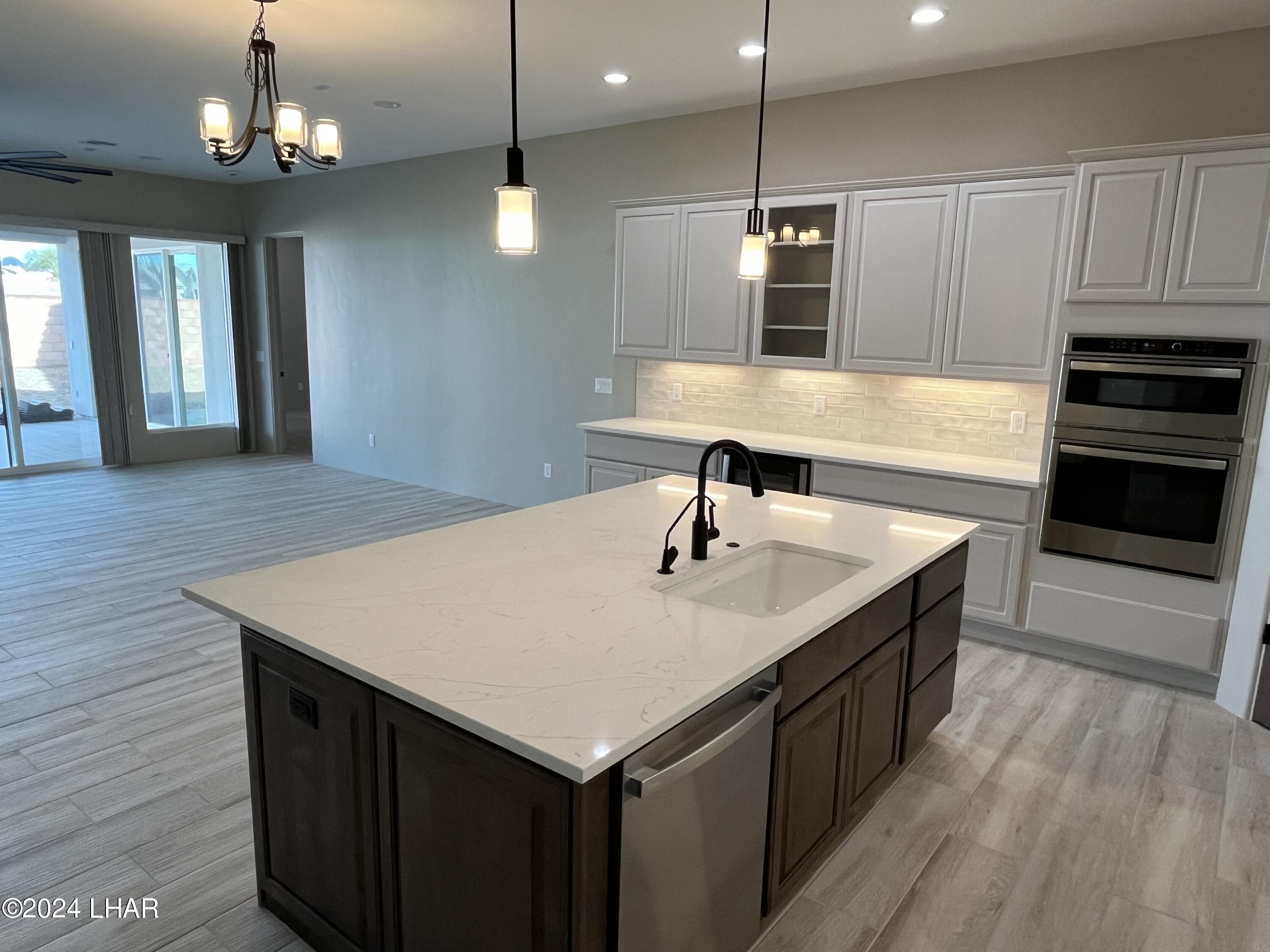 1731 E Persimmon Ave