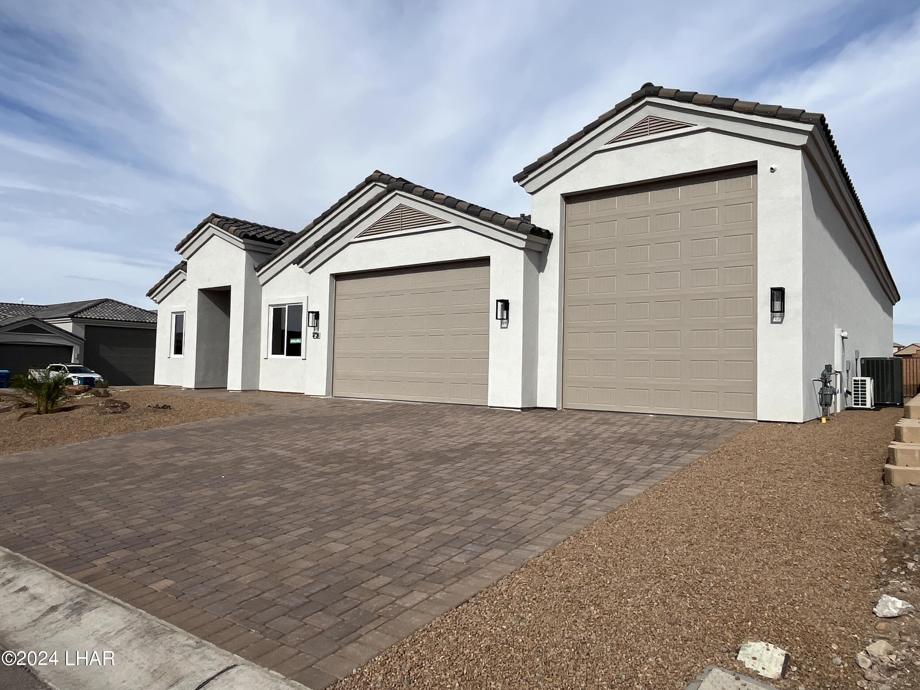 1731 E Persimmon Ave