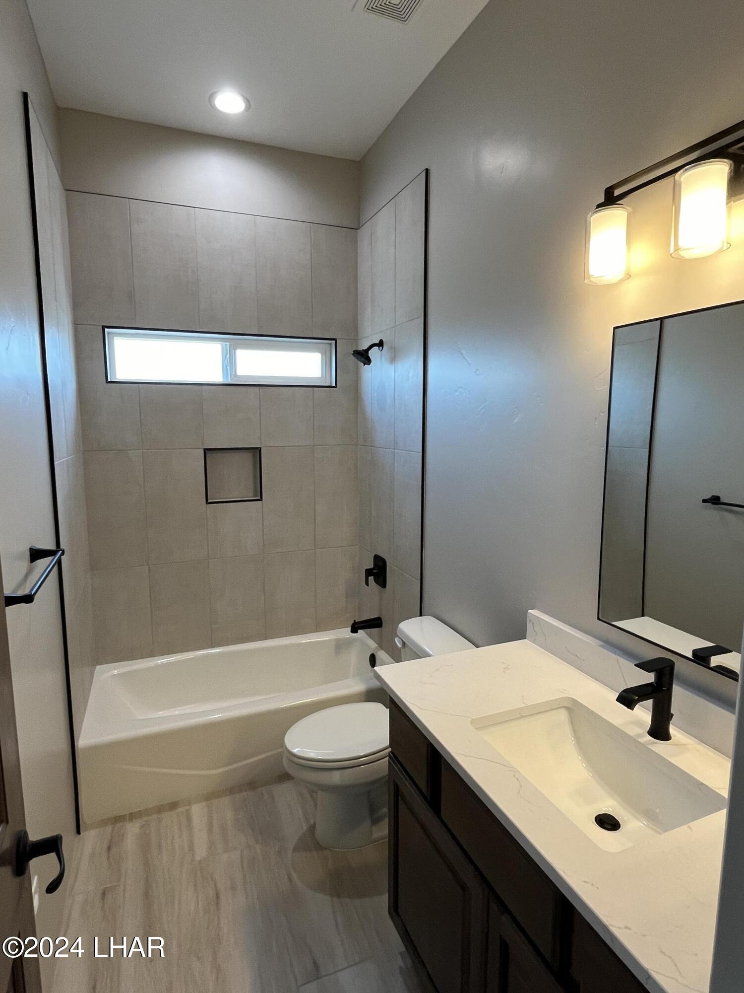 1731 E Persimmon Ave