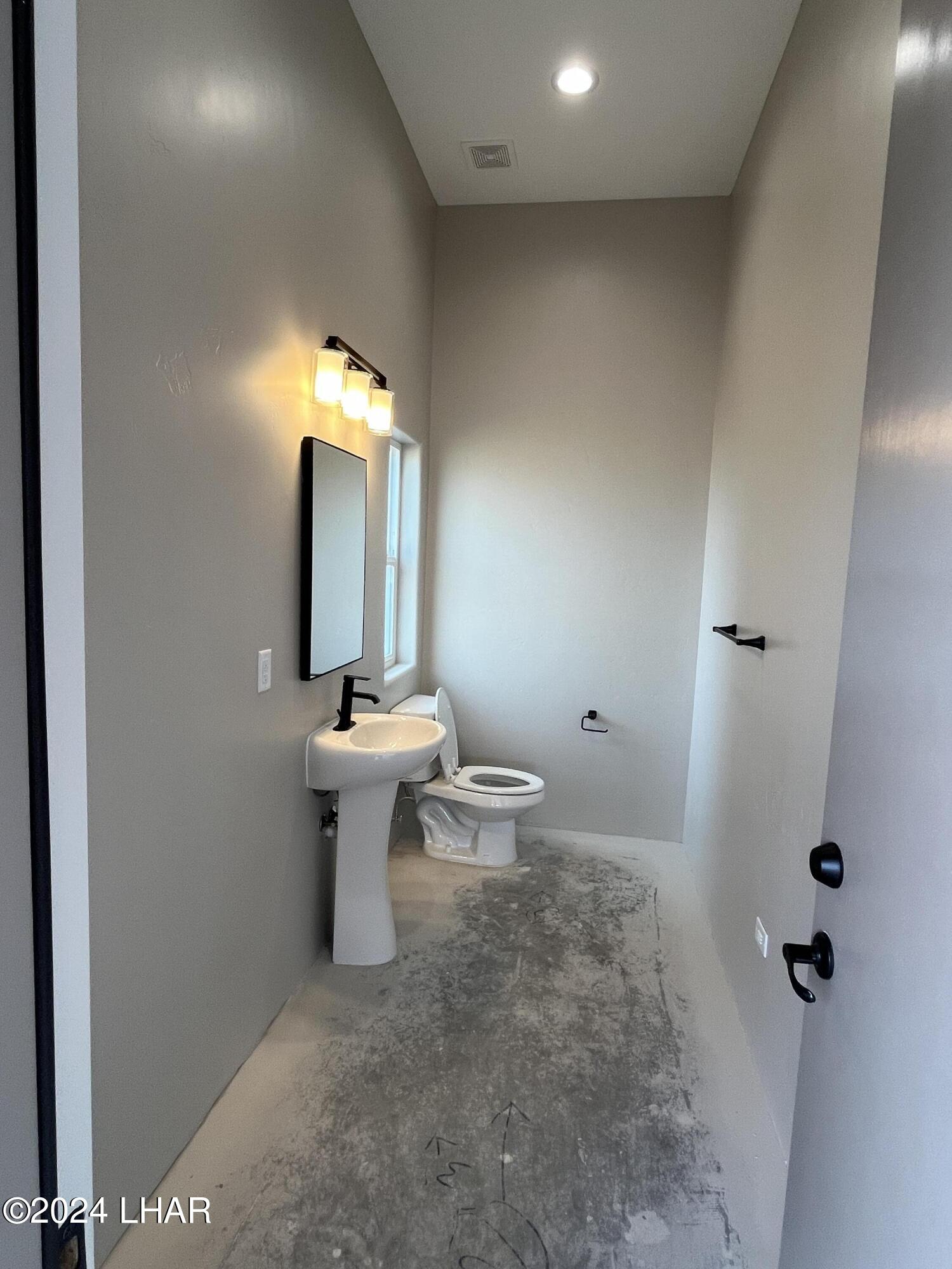 1731 E Persimmon Ave