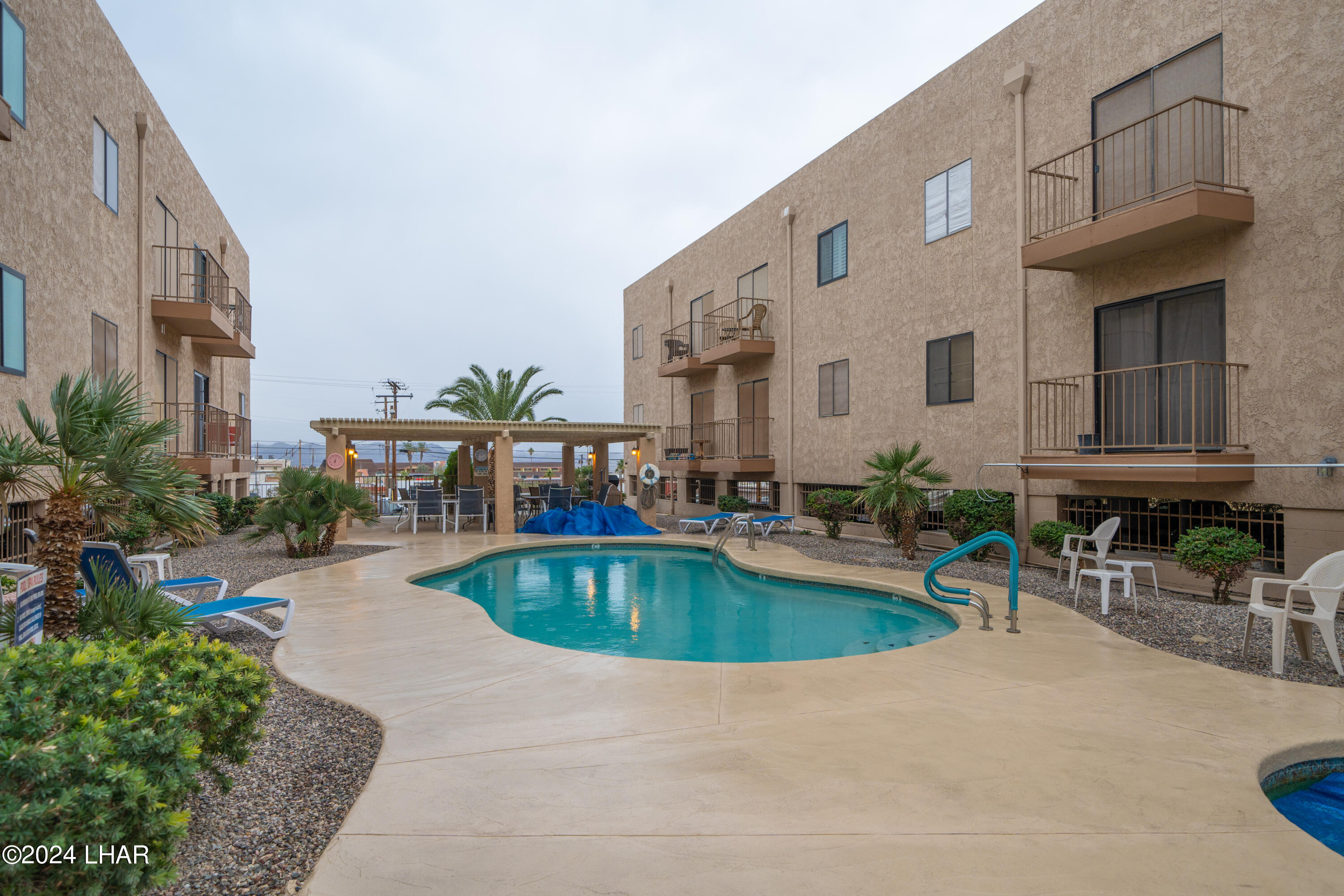 2094 Mesquite Ave, 214