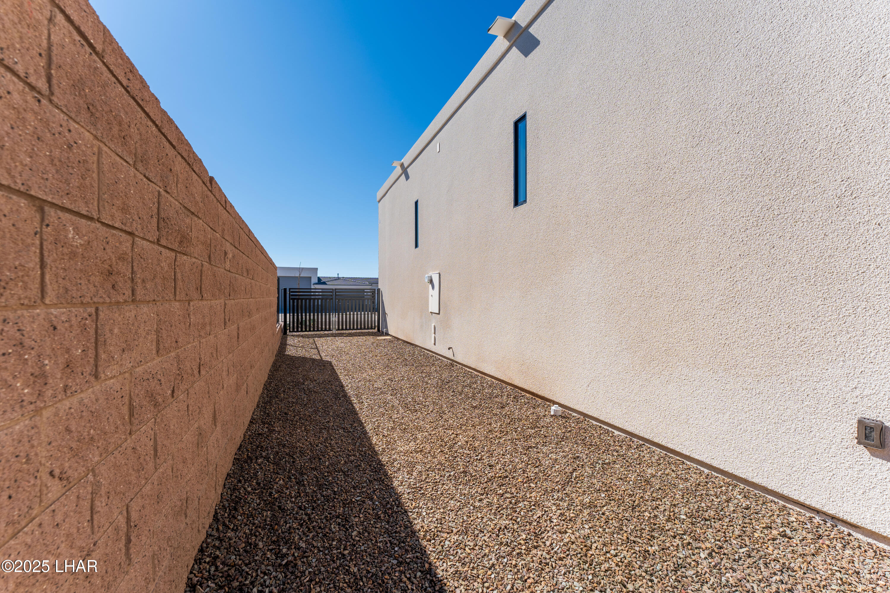 6527 Calle De Los Arroyos