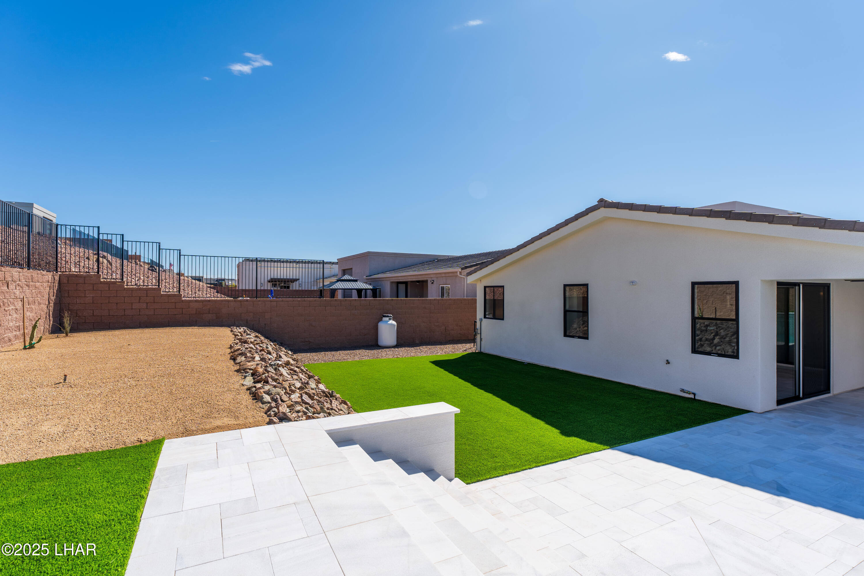 6527 Calle De Los Arroyos