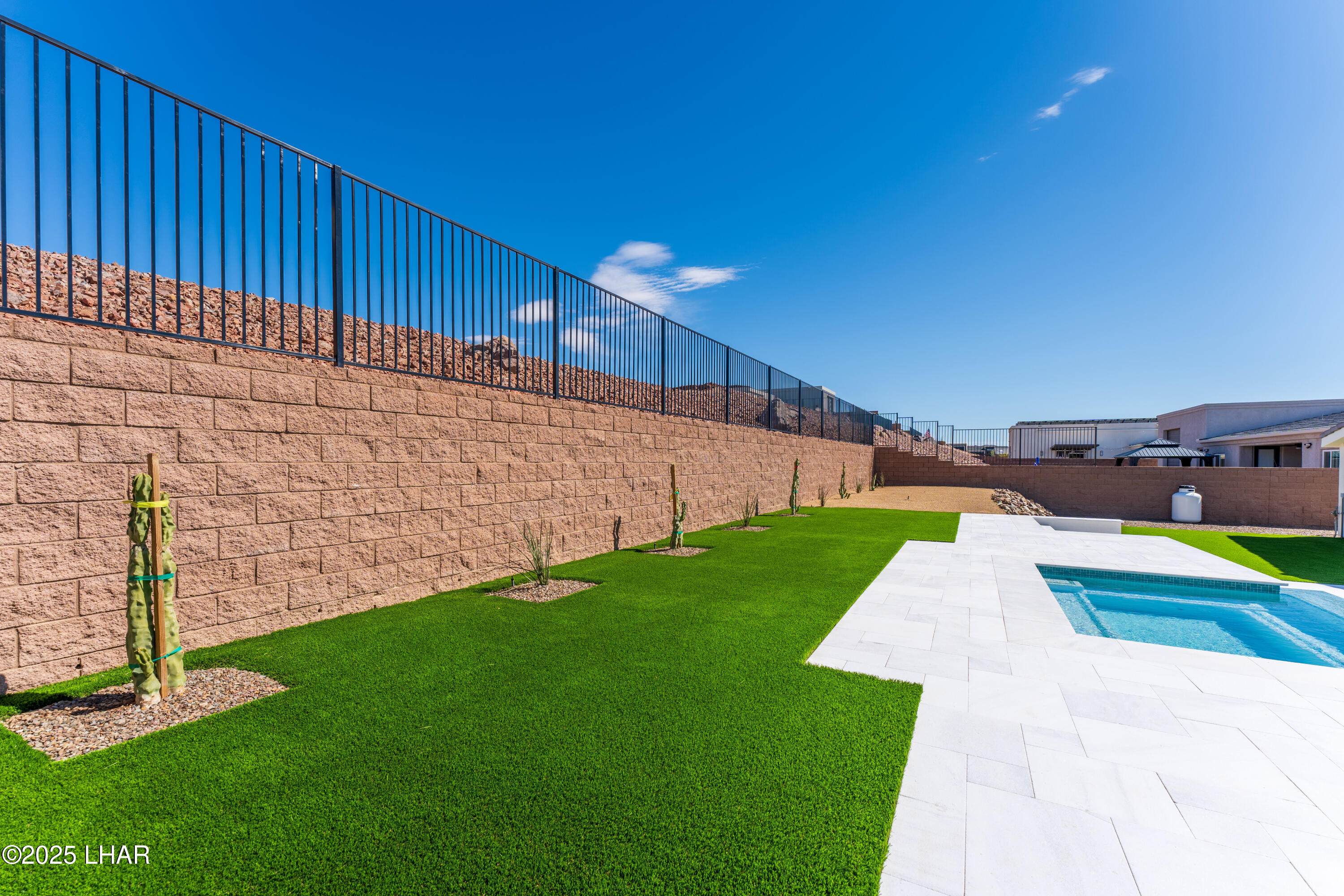 6527 Calle De Los Arroyos