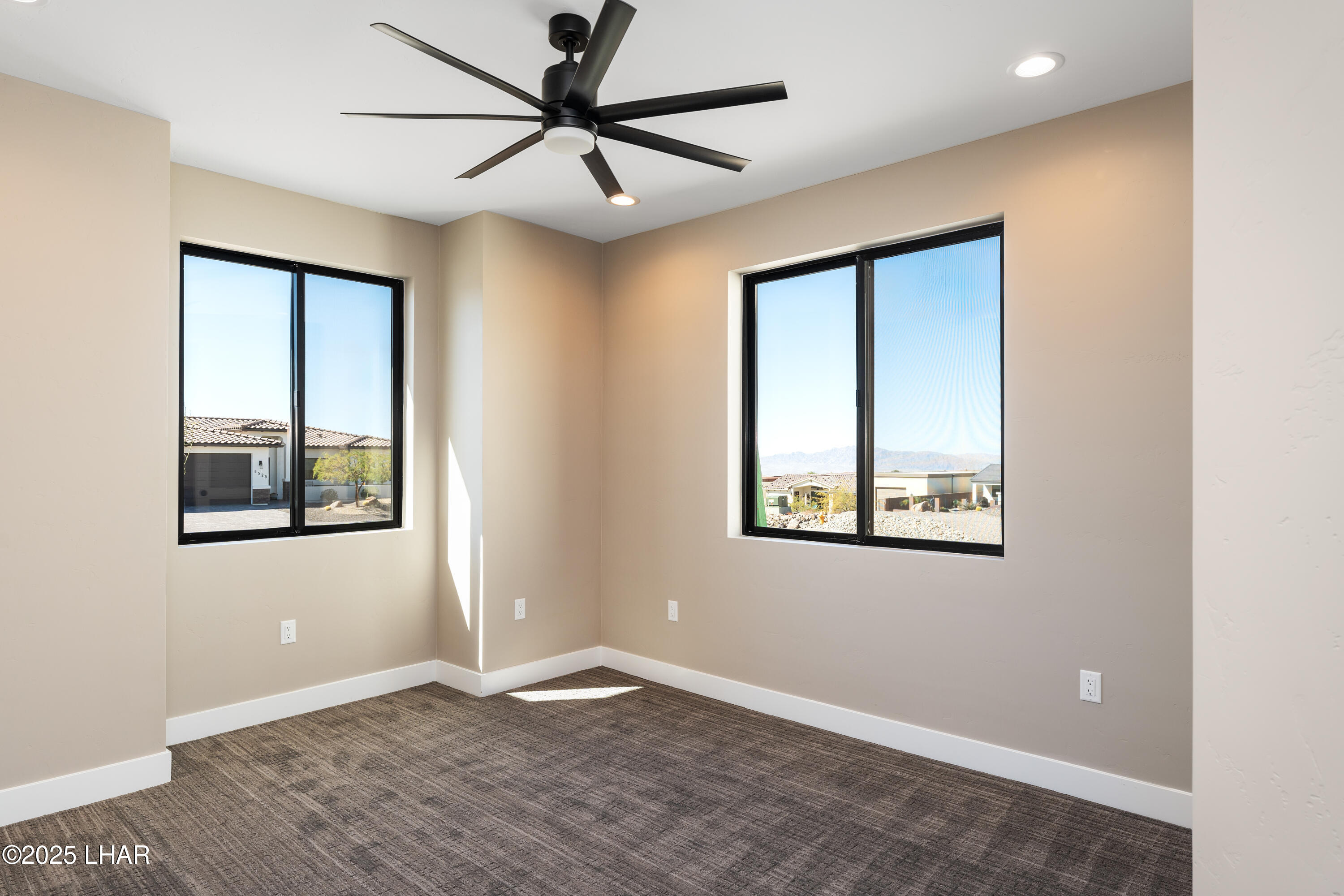 6527 Calle De Los Arroyos