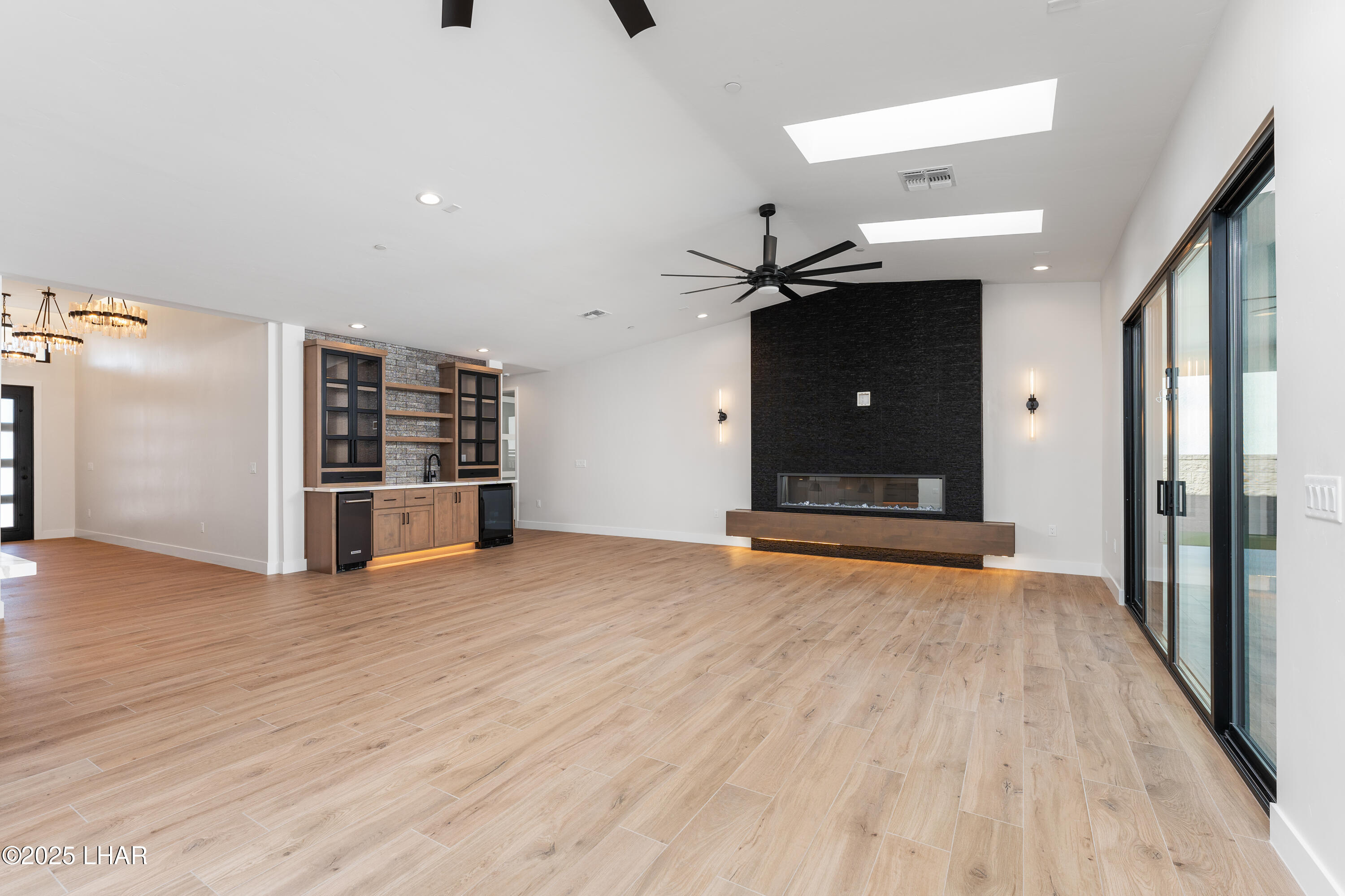 6527 Calle De Los Arroyos