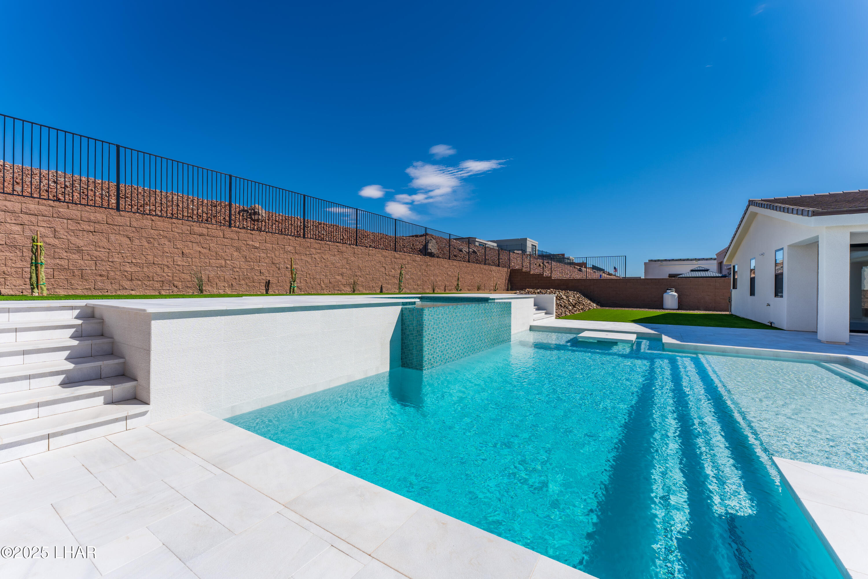 6527 Calle De Los Arroyos