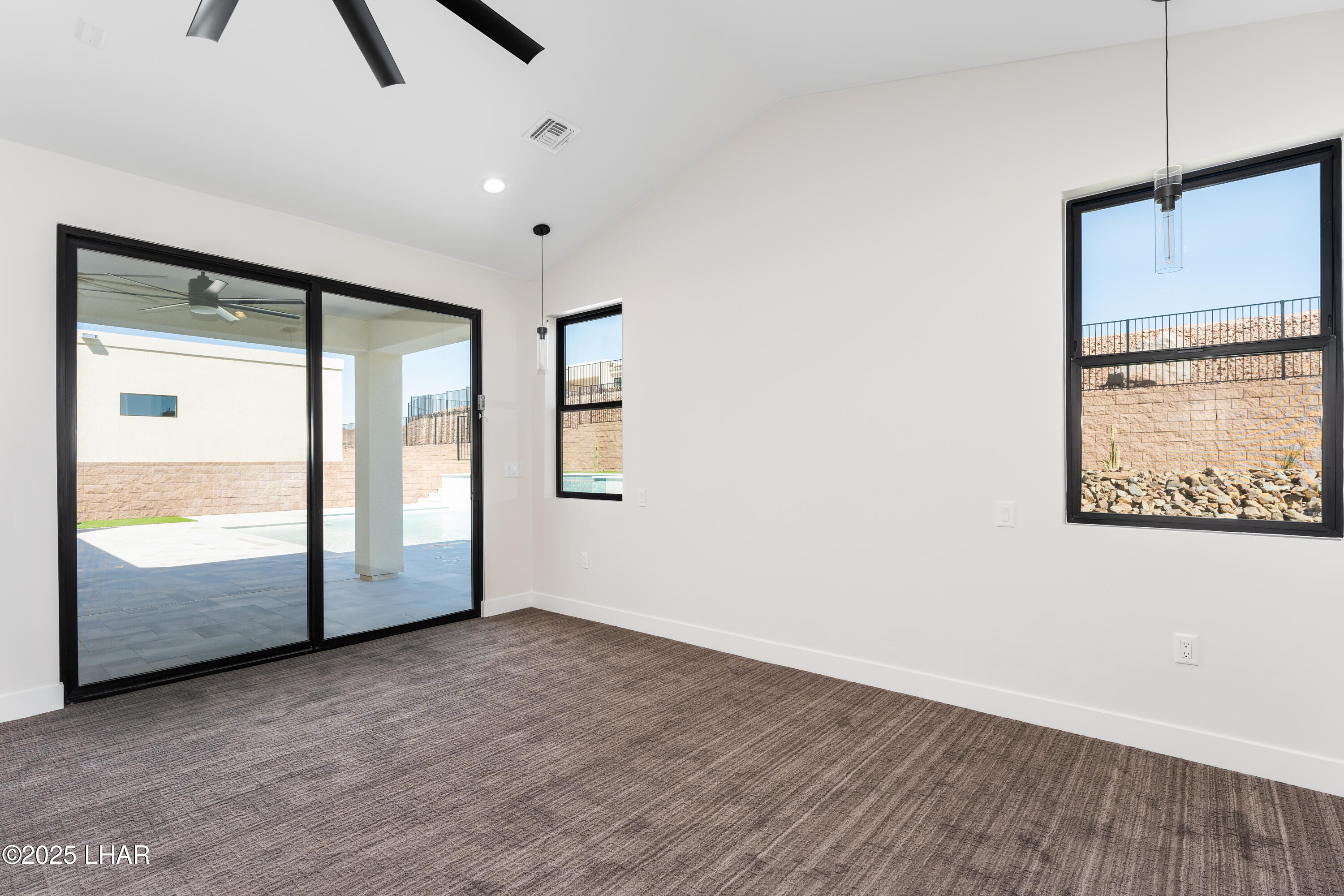 6527 Calle De Los Arroyos