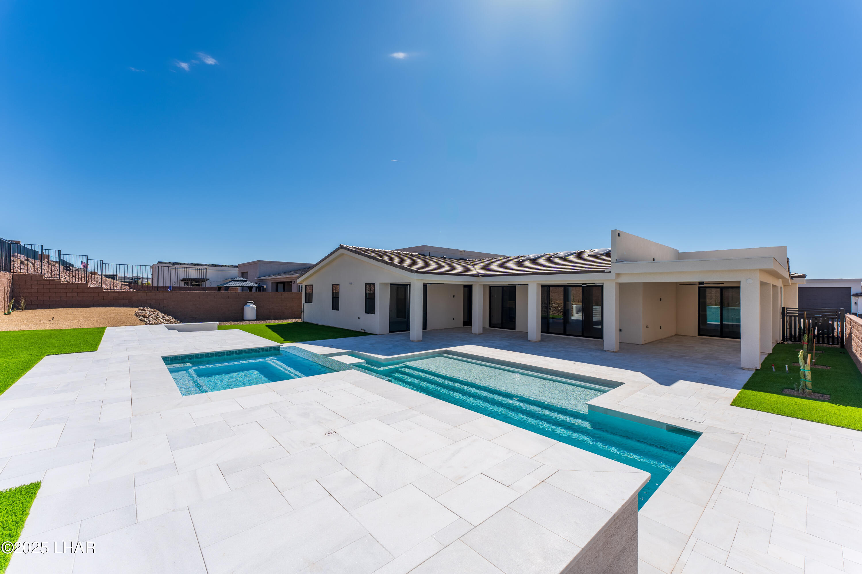 6527 Calle De Los Arroyos