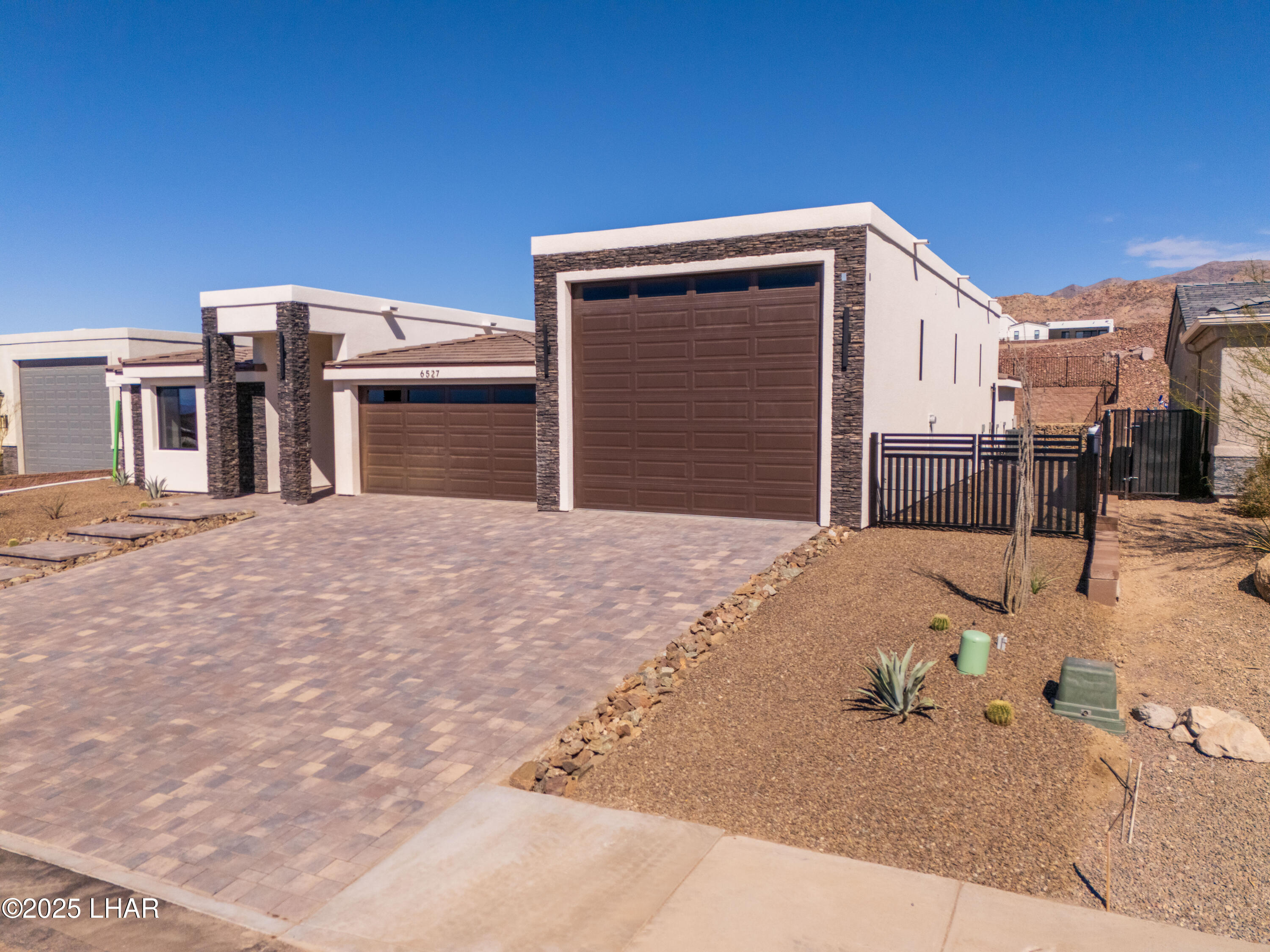 6527 Calle De Los Arroyos