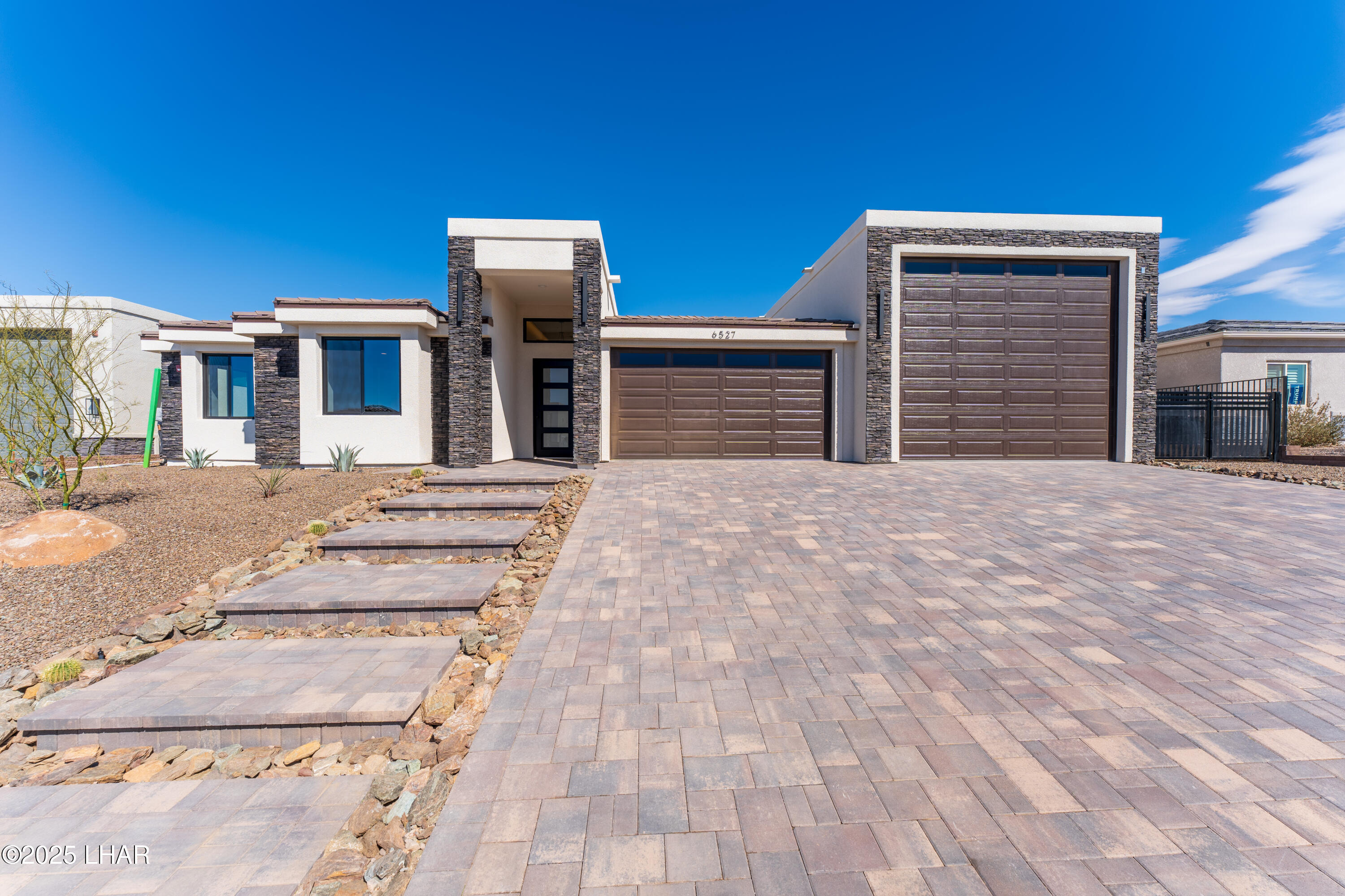 6527 Calle De Los Arroyos