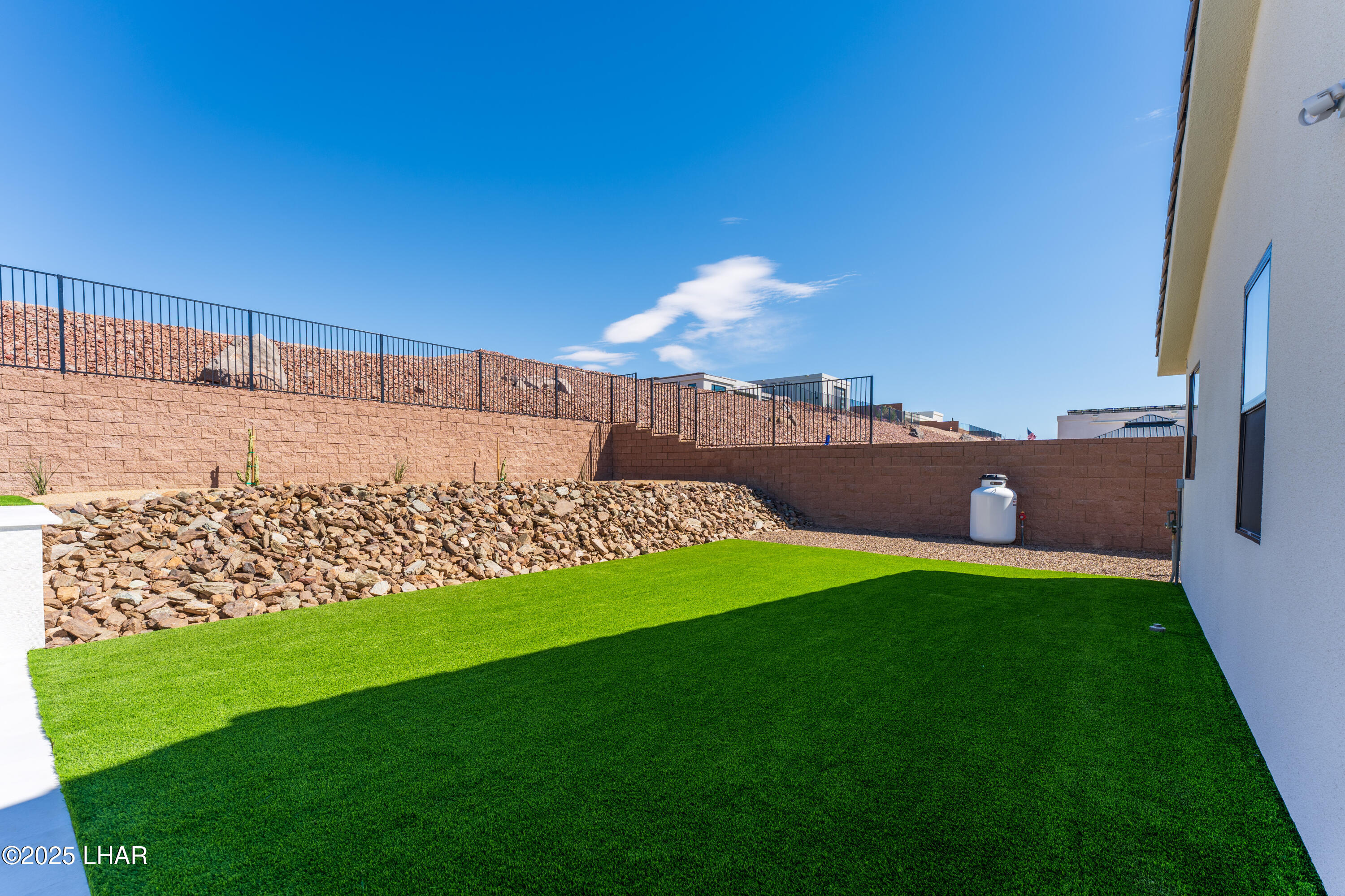 6527 Calle De Los Arroyos