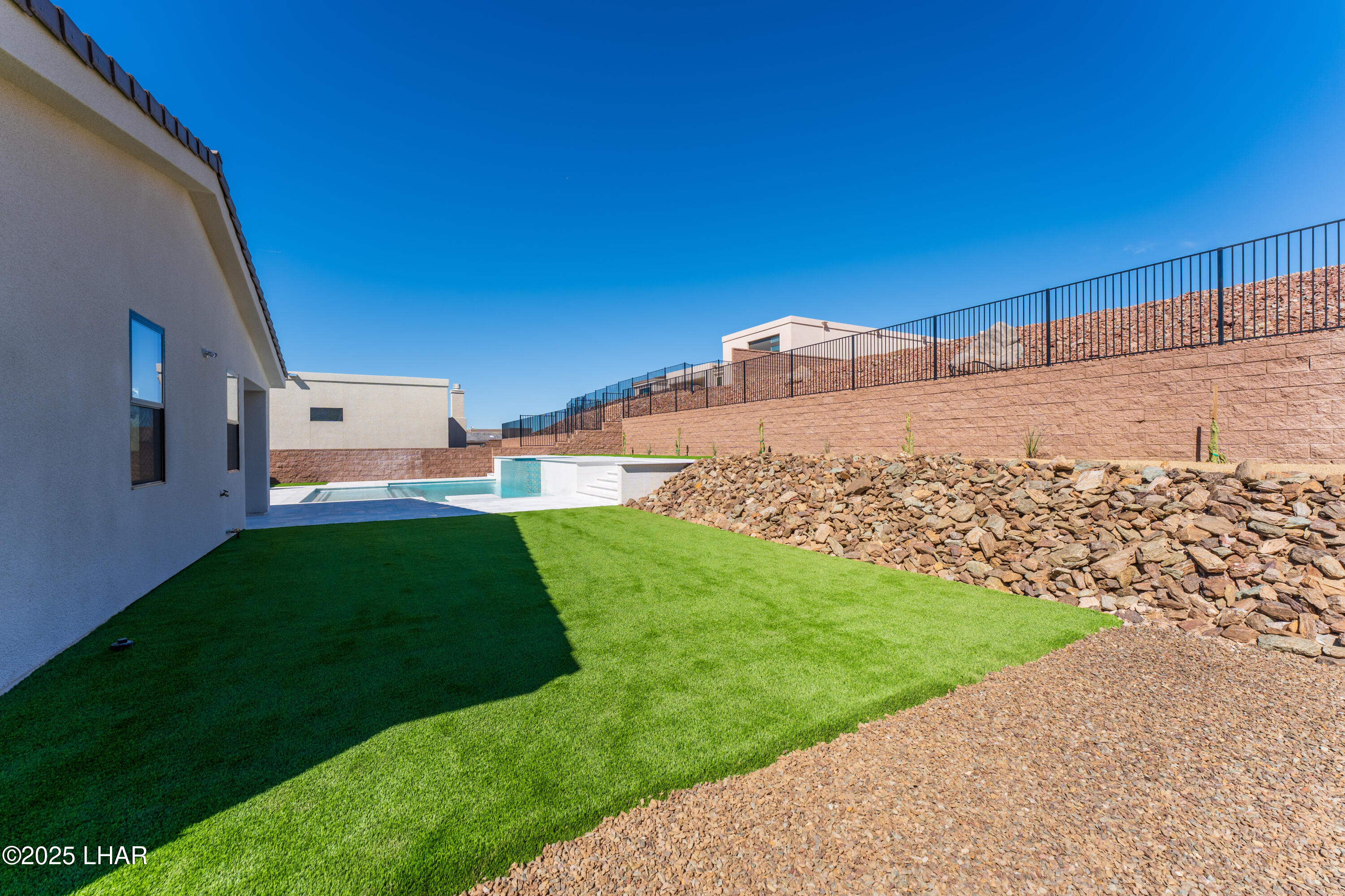 6527 Calle De Los Arroyos