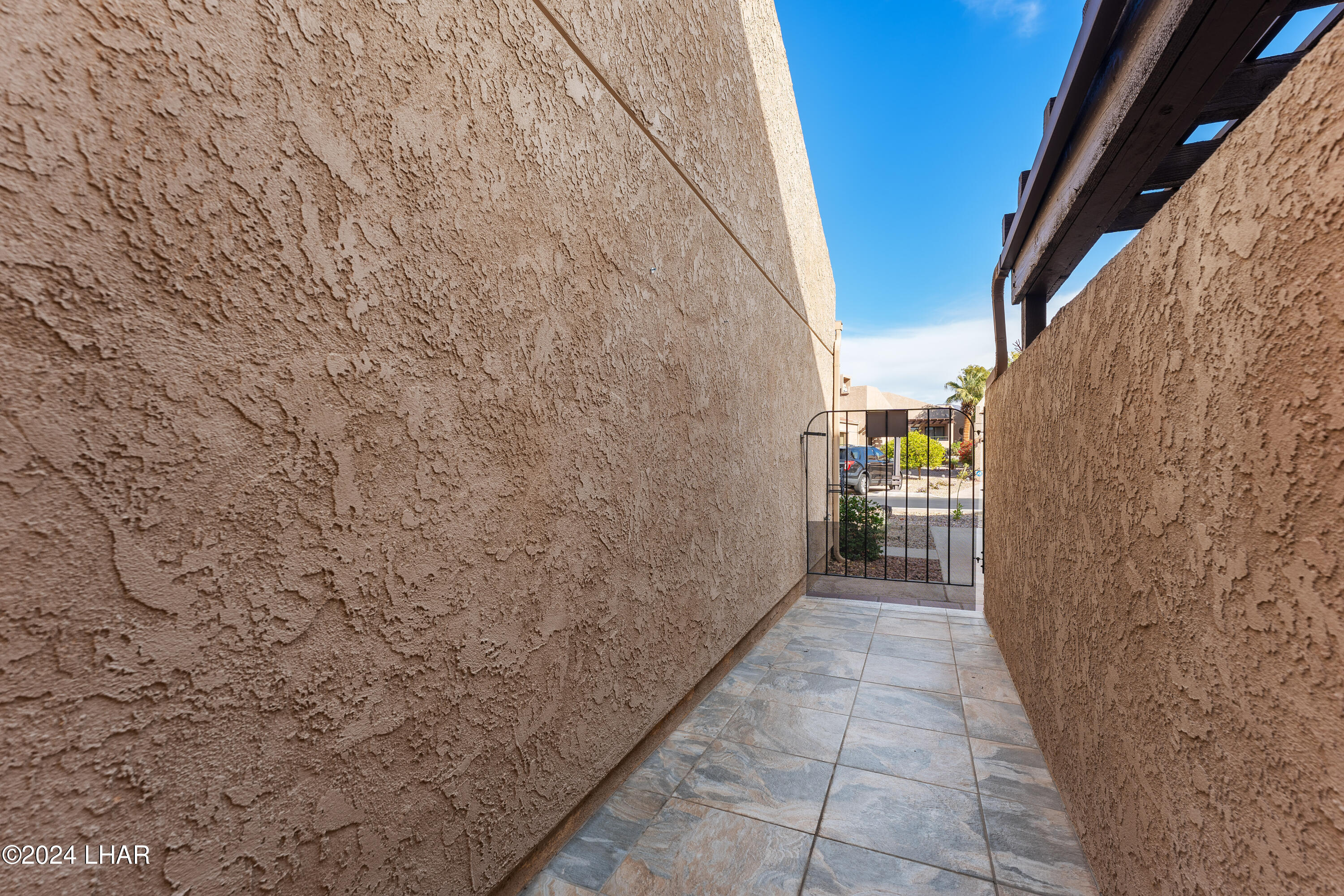 2528 Pebble Beach Loop