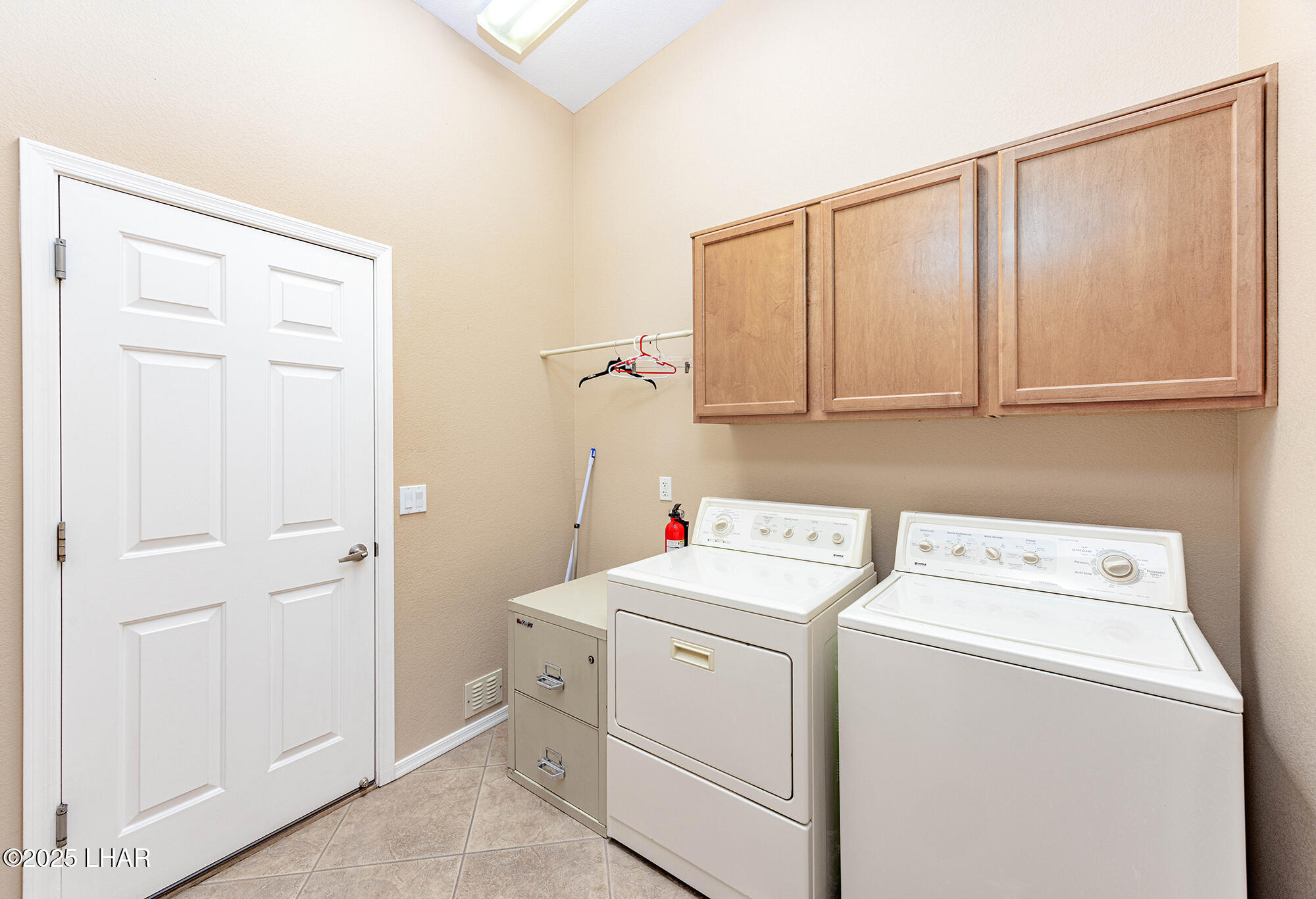 2554 Beverly Glen Dr